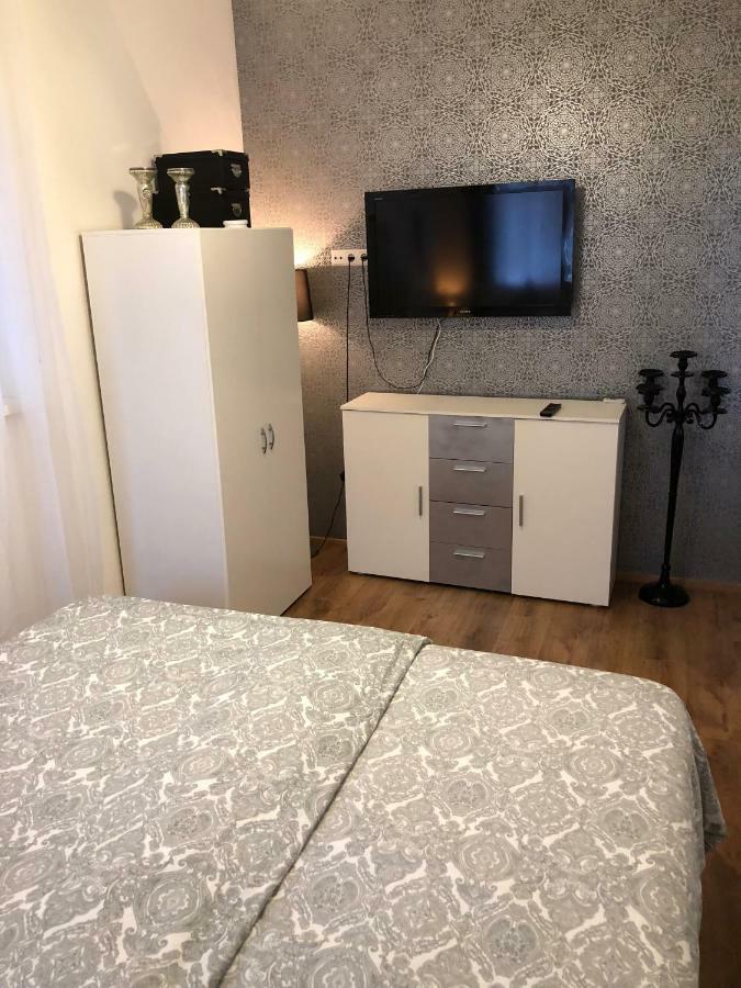 Modernes Und Gemuetliches Appartment Mit Terrasse, Stadtnah Ravensburg Exteriör bild
