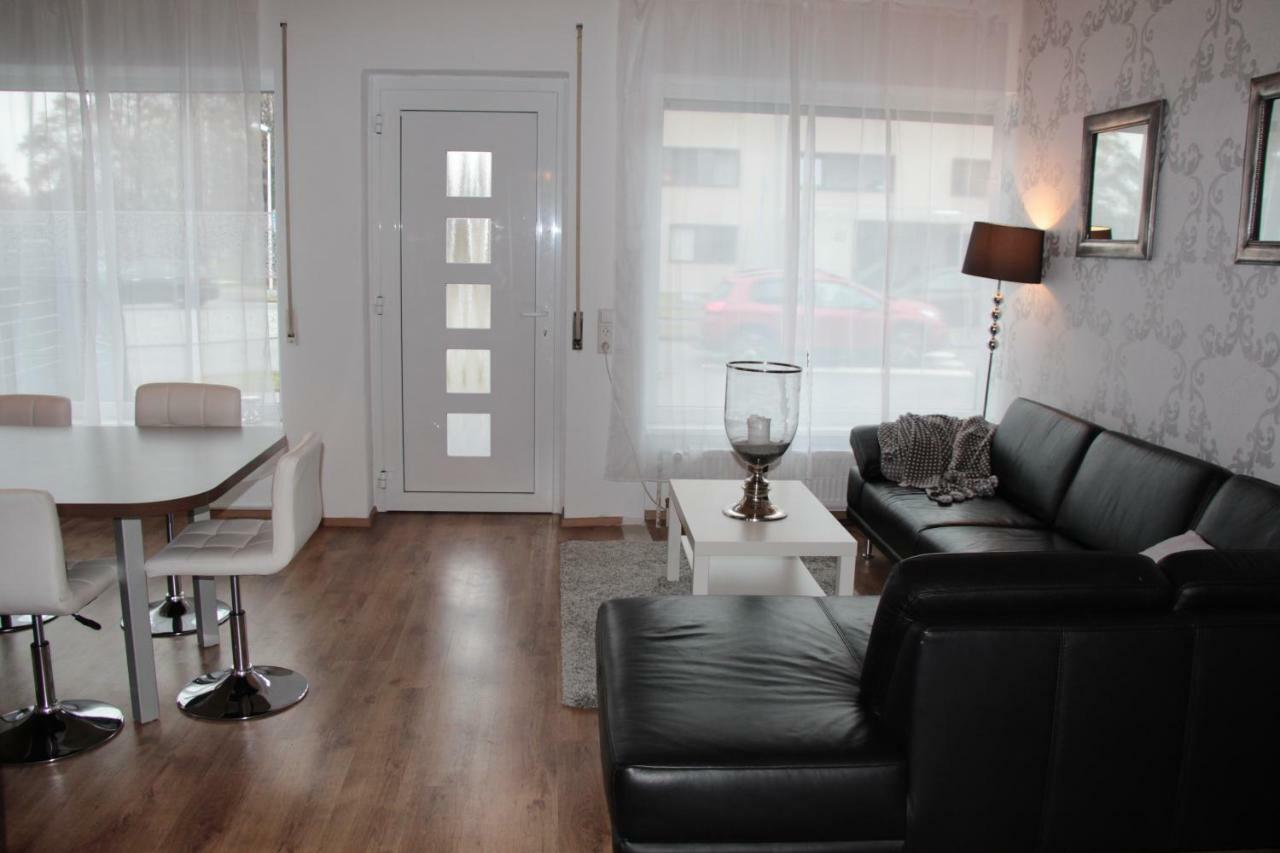 Modernes Und Gemuetliches Appartment Mit Terrasse, Stadtnah Ravensburg Exteriör bild